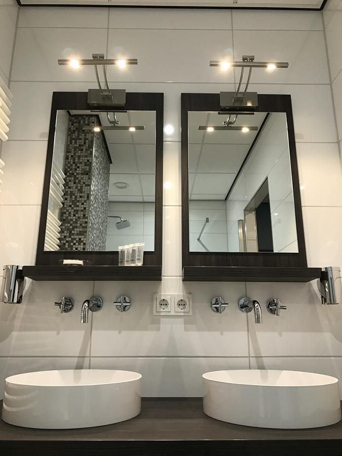 סלאוס Rivers Hotel מראה חיצוני תמונה
